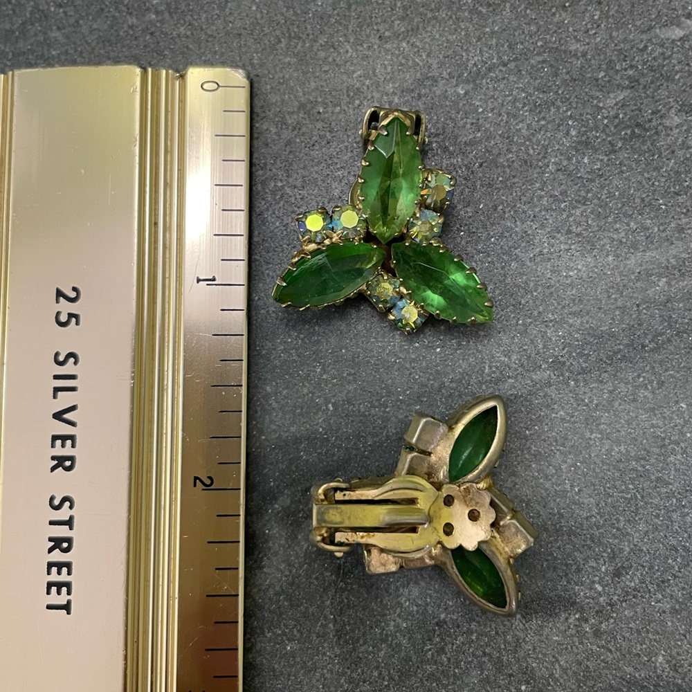Vintage Green Crystal Gold Clip On Earrings - Picture 4 of 9